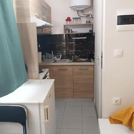Small In Center For Up To 4 Persons Apartment *